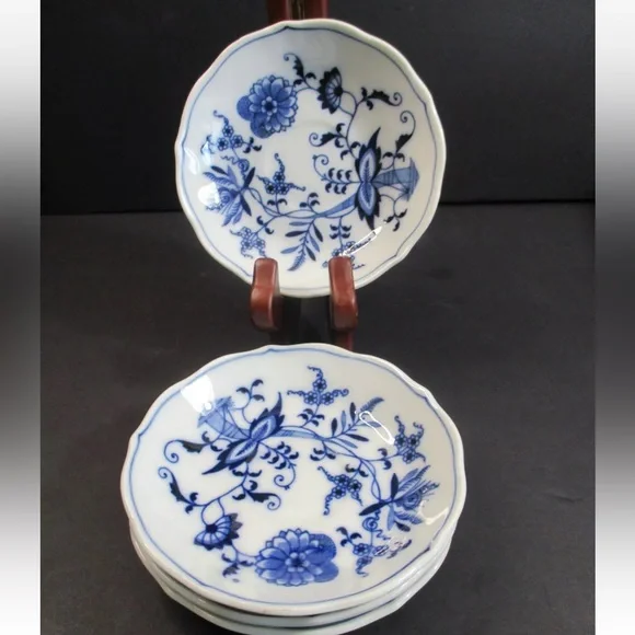 4- Blue Danube Japan Blue Onion (4)  ORIGINAL Fine China little bowls - Picture 4 of 5